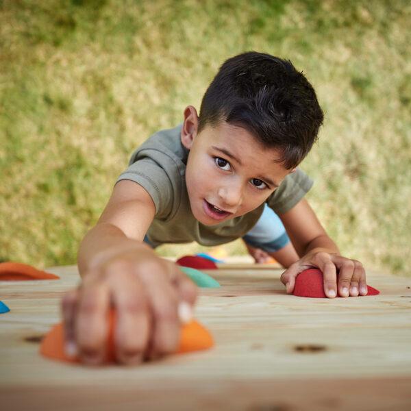 PlayBase parque infantil con pared de escalada, para niños activos