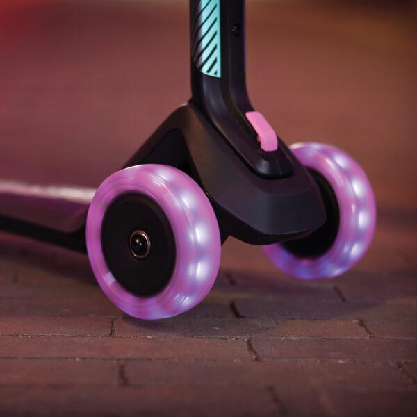 BERG Nexo kids’ scooter with LED wheels for extra visibility