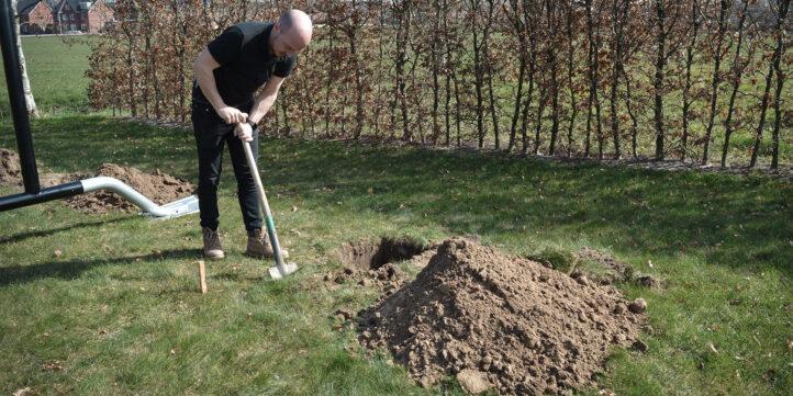 Paso 3: Preparación del suelo para la instalación del parques infantiles BERG PlayBase