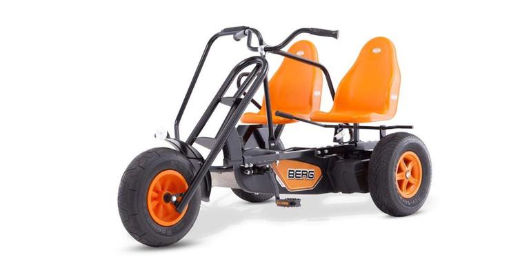 BERG Duo Chopper kart a pedales con tres ruedas y dos asientos naranjas